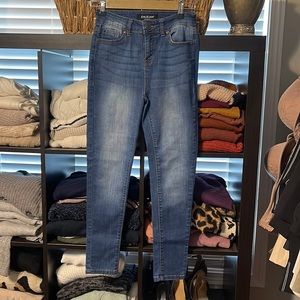 Enjean denim company, size 3 skinny jeans.